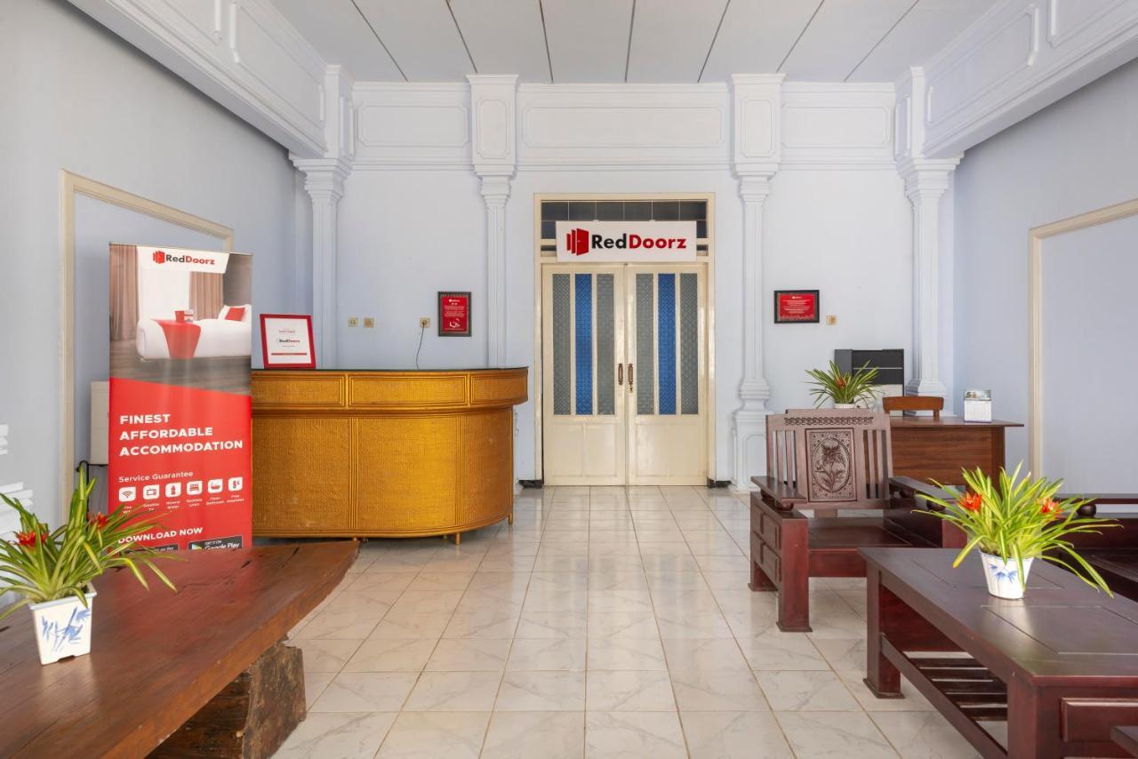 Reddoorz Syariah @ Bondowoso City Center Exterior foto